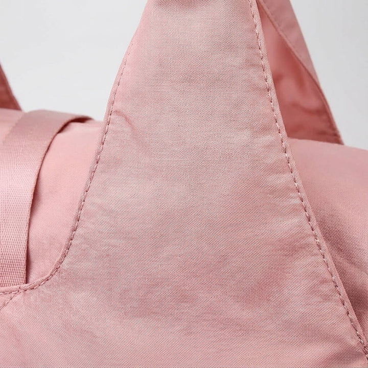 Torba treningowa unisex na siłownię, jogę i basen. Wytrzymała, wodoodporna, z paskiem na ramię.