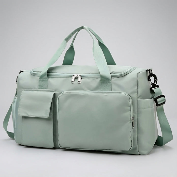 Elegancka torba weekendowa unisex na ramię, z przegrodą na buty. Ułatwia organizację i podróżowanie.