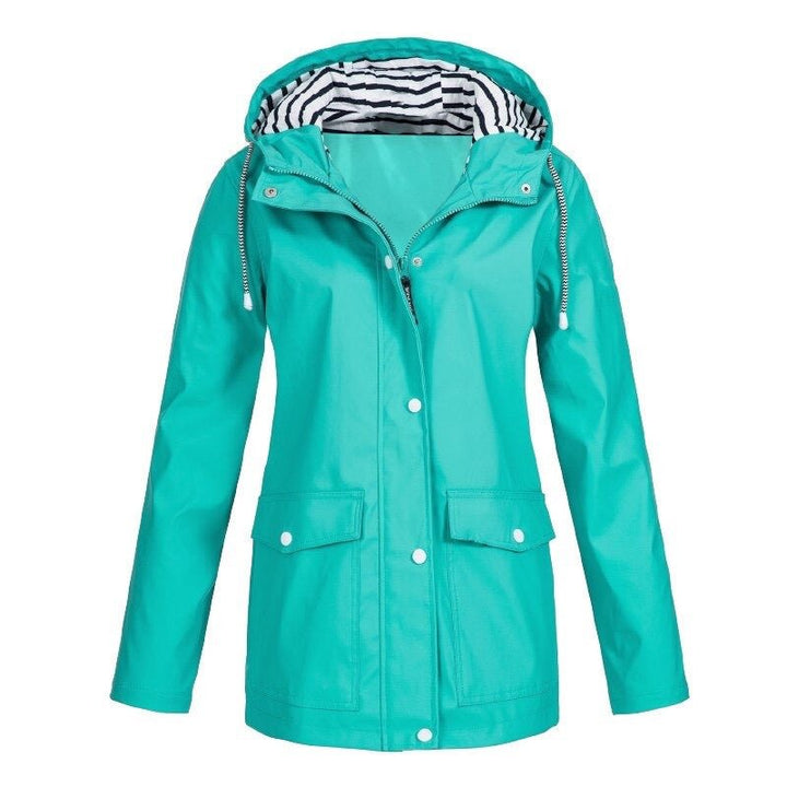 Damska kurtka 3w1 wodoodporna, widok z przodu, idealna na wyprawy, z kapturem i wieloma kieszeniami, elegancki design.