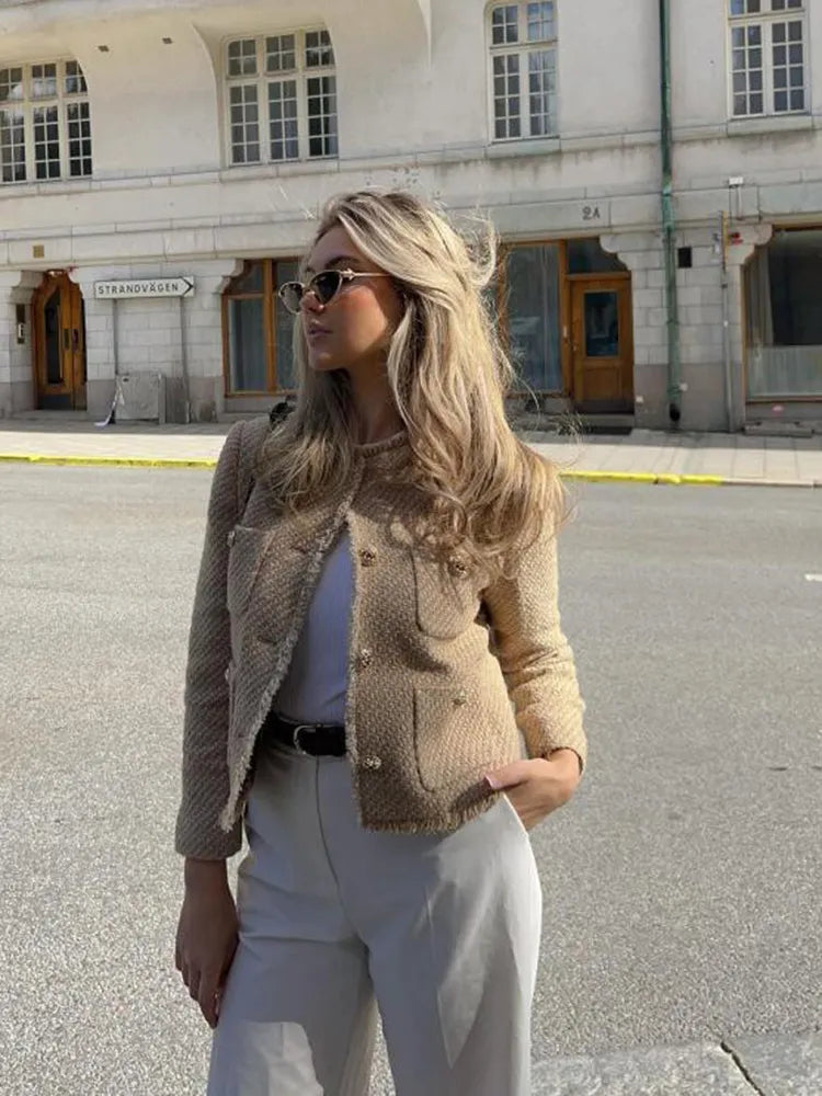 Elegancka kurtka damska Élise, szykowny i wszechstronny design, idealna do casualowych lub formalnych stylizacji, wykonana z poliestru.