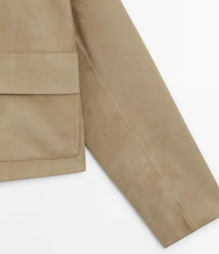 Damska kurtka skórzana Karly, dopasowany krój, nowoczesny design, miękka skóra, neutralny kolor, podkreśla elegancką sylwetkę.