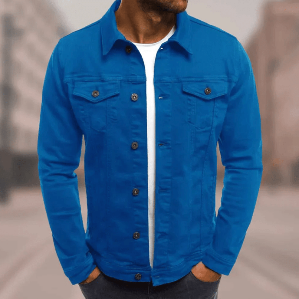 Męska kurtka jeansowa streetwear o miejskim wyglądzie, niebieski denim, kieszenie, kontrastujące szwy, nowoczesna i elegancka
