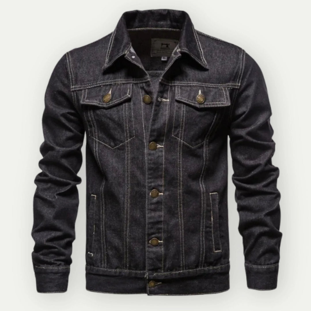 Męska kurtka jeansowa typu trucker, klasyczny krój, regulowane mankiety, kolor niebieski, elegancka i wytrzymała do miejskiego stylu.