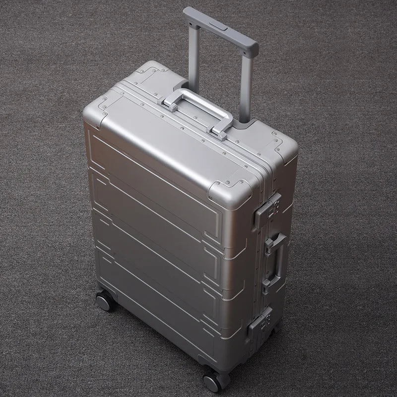 Walizka aluminiowa twarda Pristina unisex, z zamkiem TSA i kółkami 360°, idealna na bezpieczną podróż.