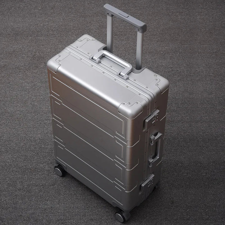 Walizka aluminiowa twarda Pristina unisex, z zamkiem TSA i kółkami 360°, idealna na bezpieczną podróż.