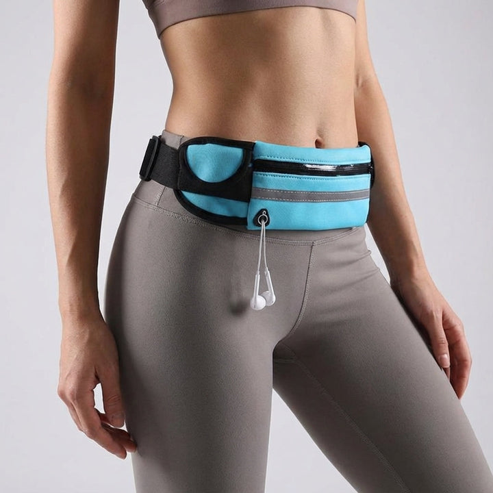 Wodoodporna torba na biodra RunBelt. Lekki pas sportowy idealny do aktywności fizycznej na zewnątrz.