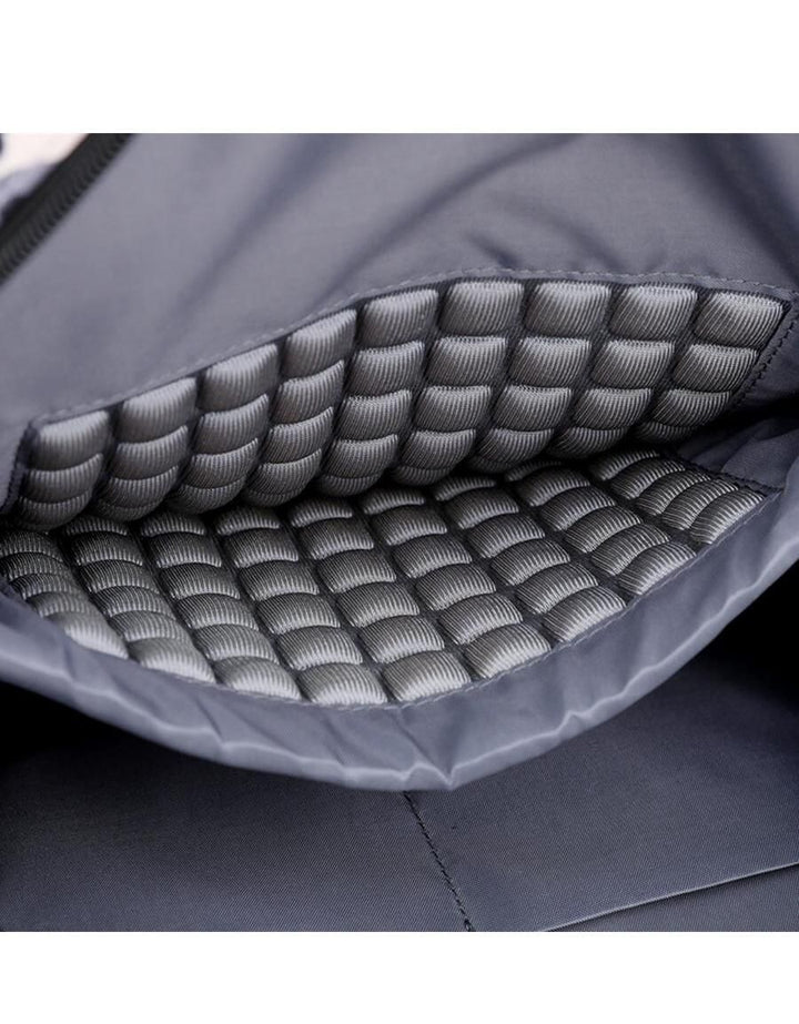 Elegancki plecak Nexor w kolorze beżowym, wodoodporny, na laptopa. Pasuje do formalnych stylizacji.