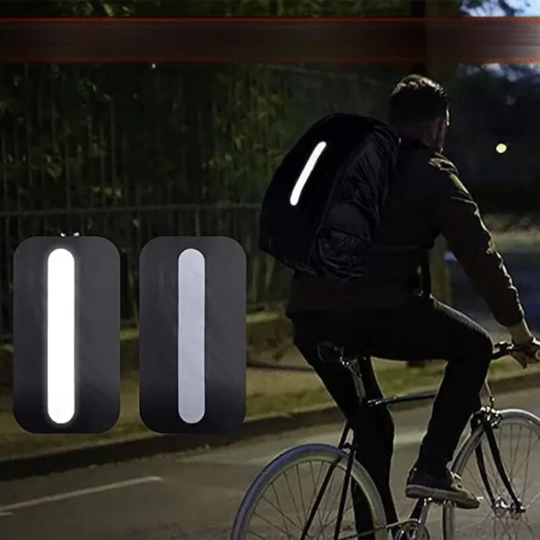 Lekki, uniwersalny pokrowiec wodoodporny na plecak turystyczny, idealny na wycieczki i podróże rowerowe.