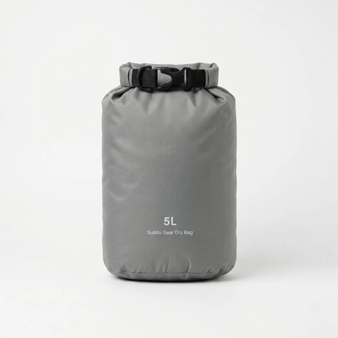 Sucha torba Dry Bag na kajak, chroniąca sprzęt podczas spływu. Wytrzymała i wodoszczelna.